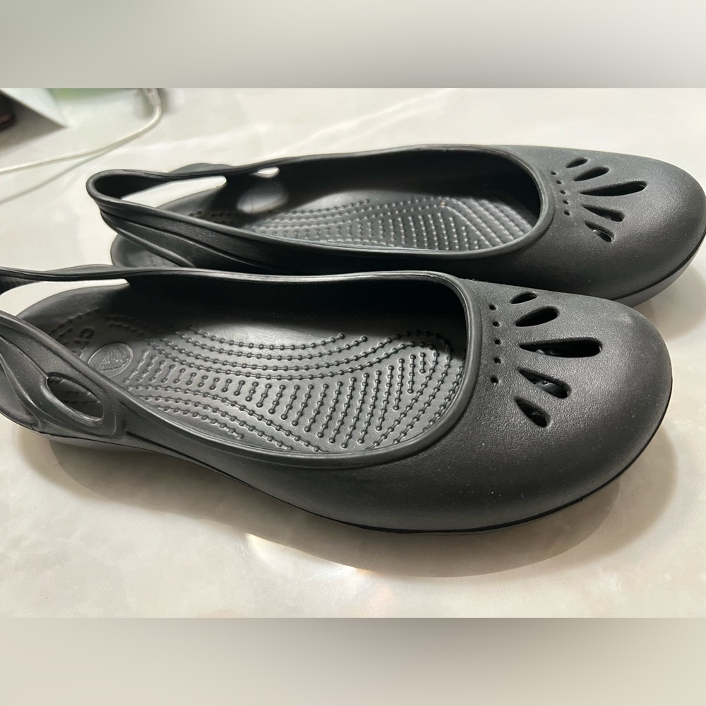 Crocs Waterproof Flats Sz 8